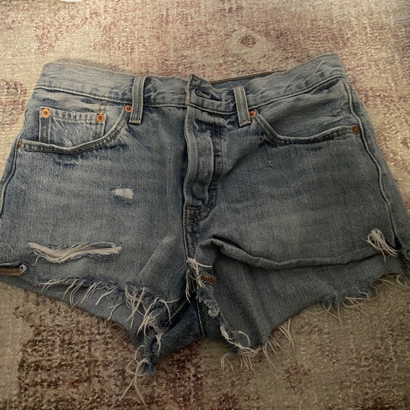 Levi’s jean short - Picture 1 of 2